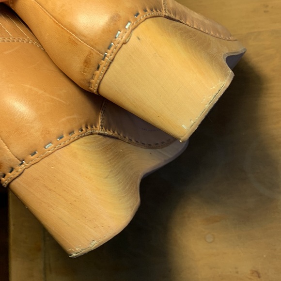 Kelsi Dagger clog heel 38.5 or size 8 comfortable w/great detail;easy on & off - Picture 10 of 10